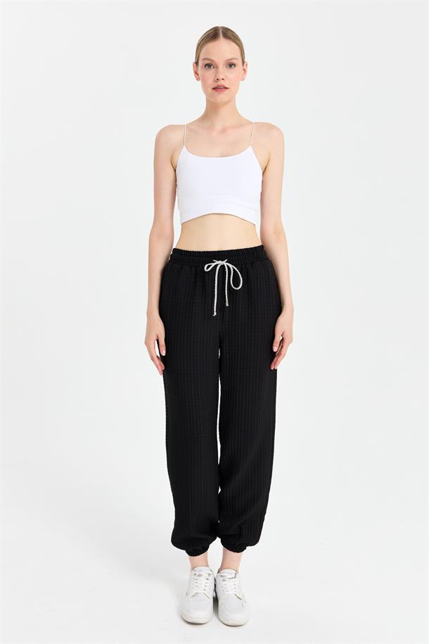Paçası ve Beli Lastikli Dokulu Pantolon-SİYAH