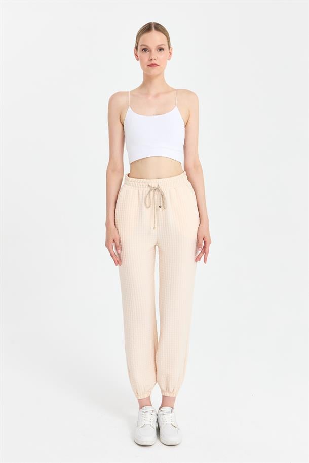 Paçası ve Beli Lastikli Dokulu Pantolon-BEJ