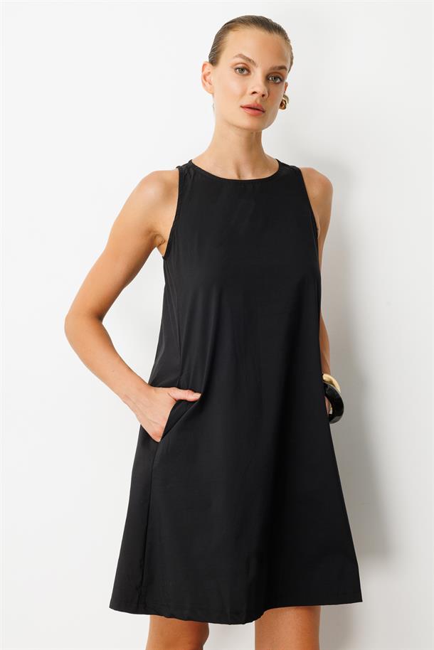 Pamuklu Rahat Kalıp Elbise-SİYAH