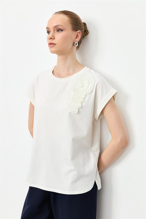 Pilise Çiçek Detaylı Bluz-KEMIK