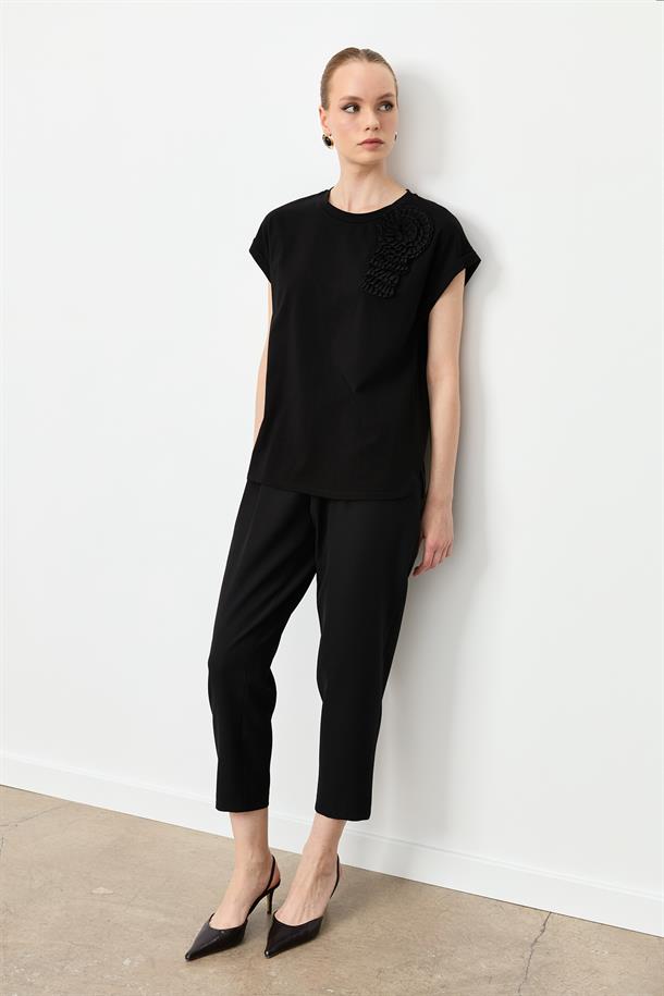 Pilise Çiçek Detaylı Bluz-SİYAH