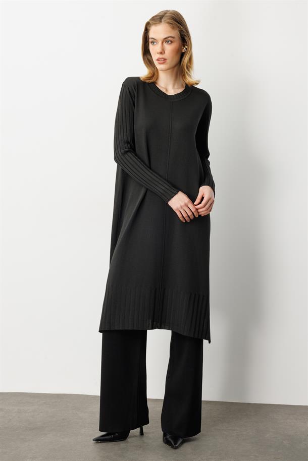 Ribana Detay Yırtmaçlı Triko Tunik-SİYAH