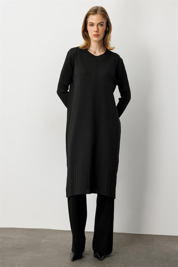 Ribana Detay Yırtmaçlı Triko Tunik-SİYAH