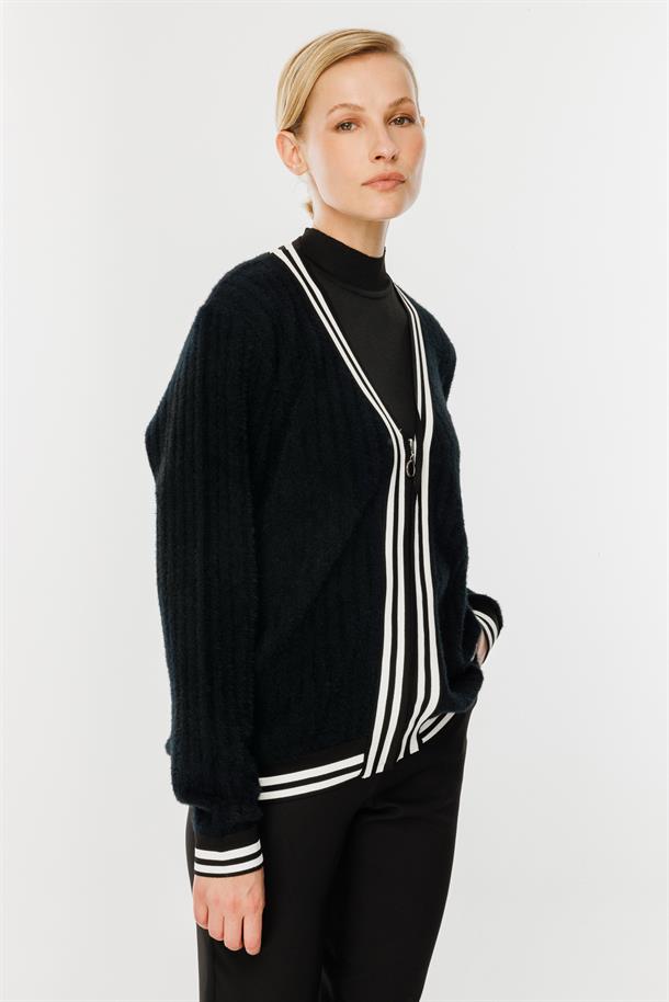 Şerit Detaylı Triko Hırka-SİYAH