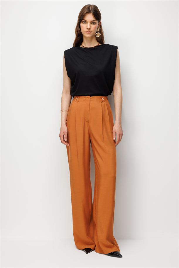 Taş Detay Pileli Pantolon-TABA