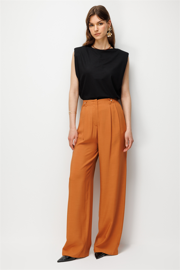 Taş Detay Pileli Pantolon-TABA