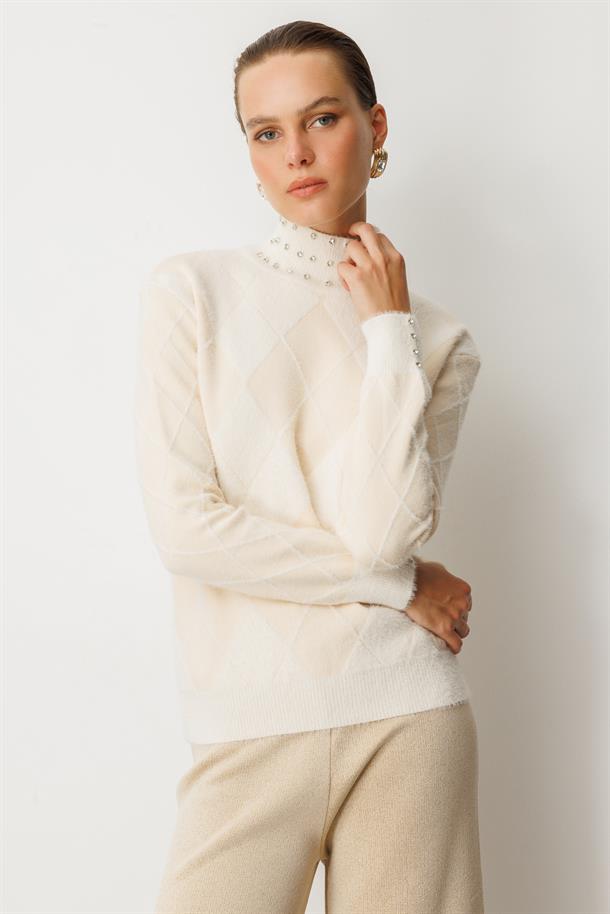 Taş Detaylı Yarım Balıkçı Triko Kazak-KREM