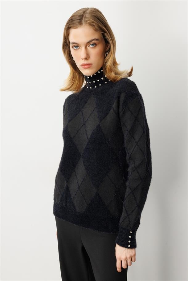 Taş Detaylı Yarım Balıkçı Triko Kazak-SİYAH