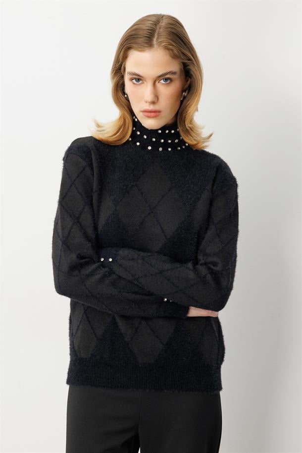 Taş Detaylı Yarım Balıkçı Triko Kazak-SİYAH