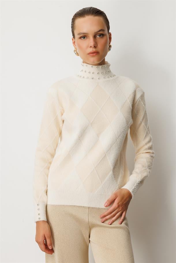 Taş Detaylı Yarım Balıkçı Triko Kazak-KREM