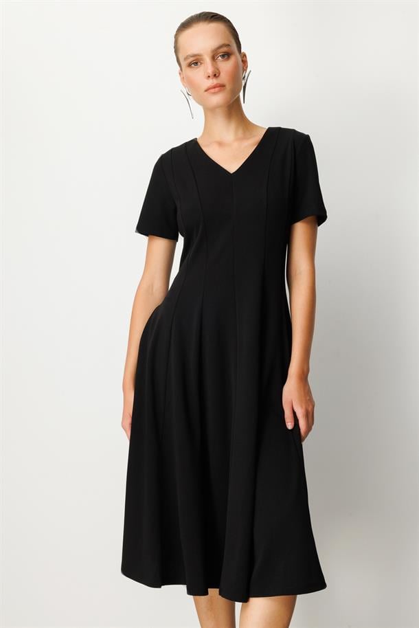 V Yaka Midi Elbise-SİYAH