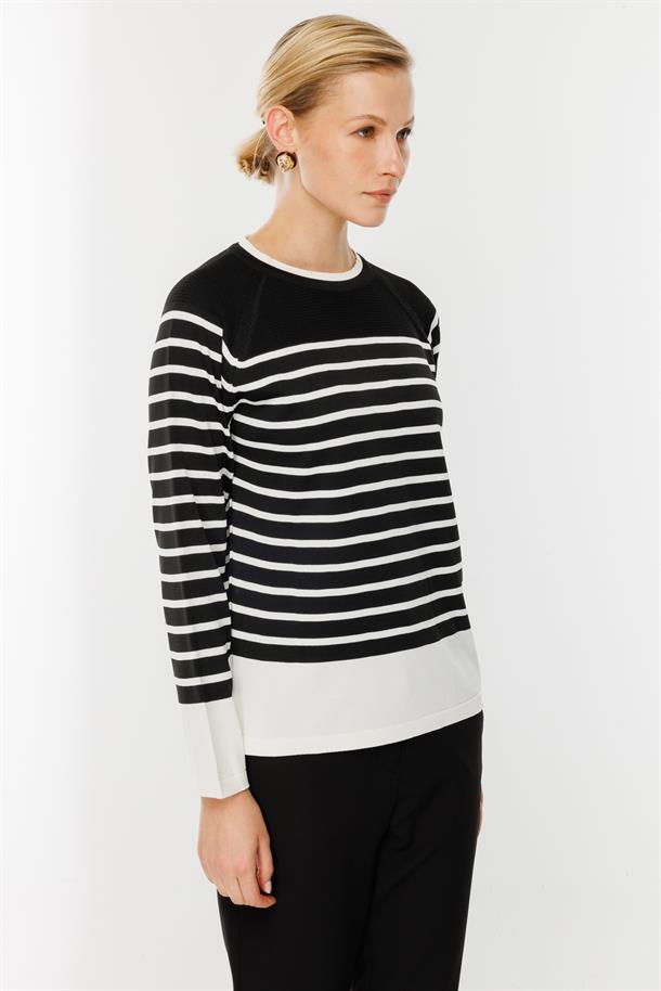 Yaka Detay Çizgili Kazak-SİYAH