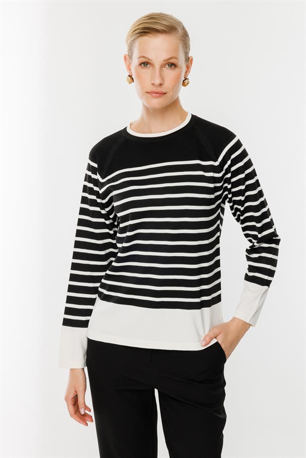 Yaka Detay Çizgili Kazak-SİYAH