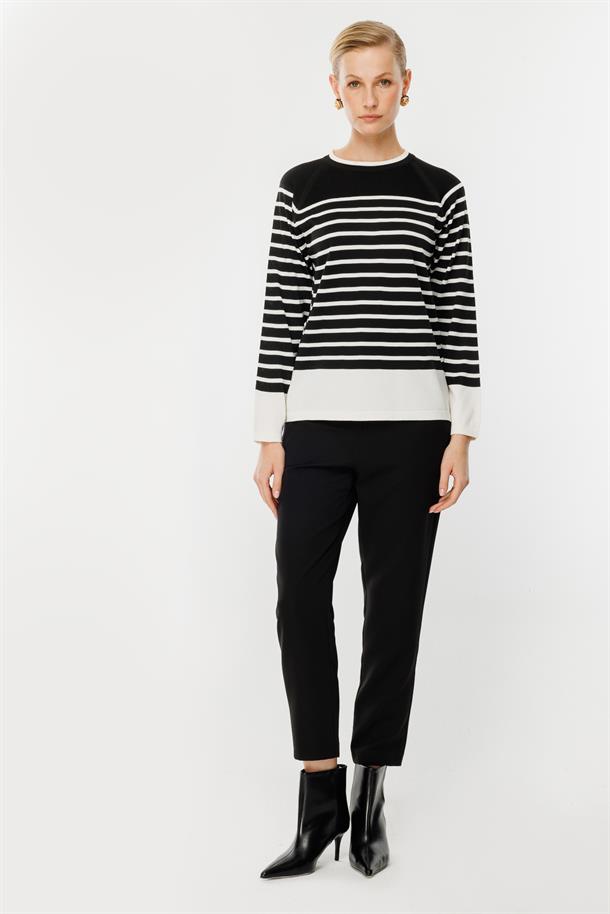 Yaka Detay Çizgili Kazak-SİYAH