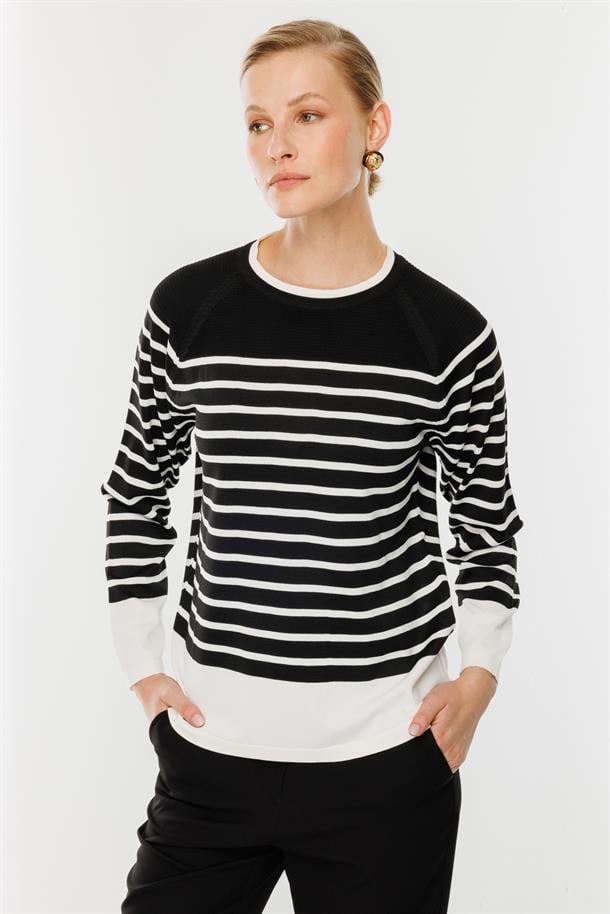 Yaka Detay Çizgili Kazak-SİYAH