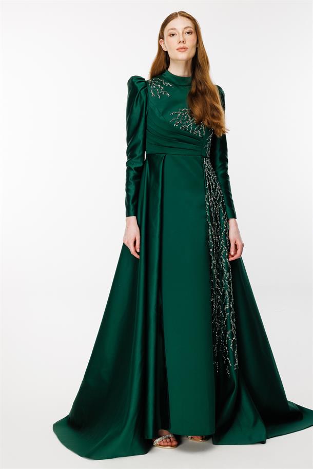 Yaka Ve Eteği İşlemeli Kuyruklu Abiye-ZÜMRÜT