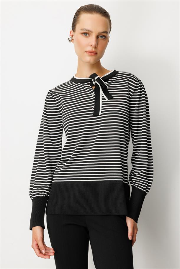 Yakası Bağlama Detaylı Çizgili Triko Kazak-SİYAH