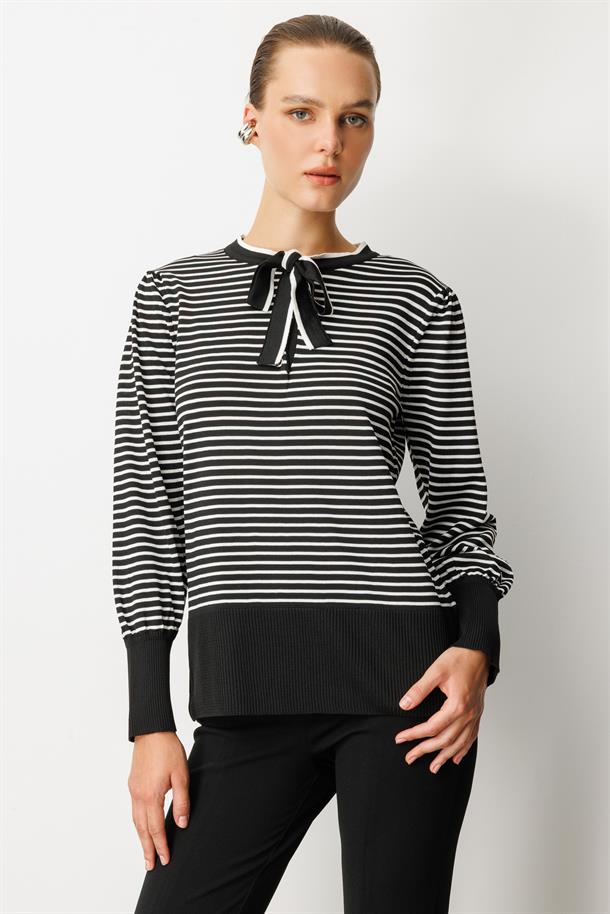 Yakası Bağlama Detaylı Çizgili Triko Kazak-SİYAH