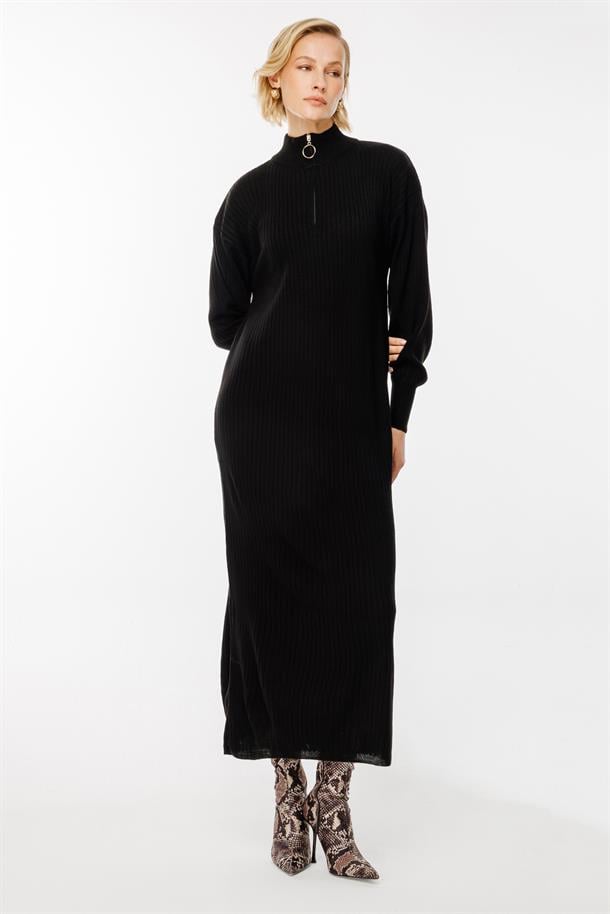 Yakası Fermuar Detaylı Triko Elbise-SİYAH