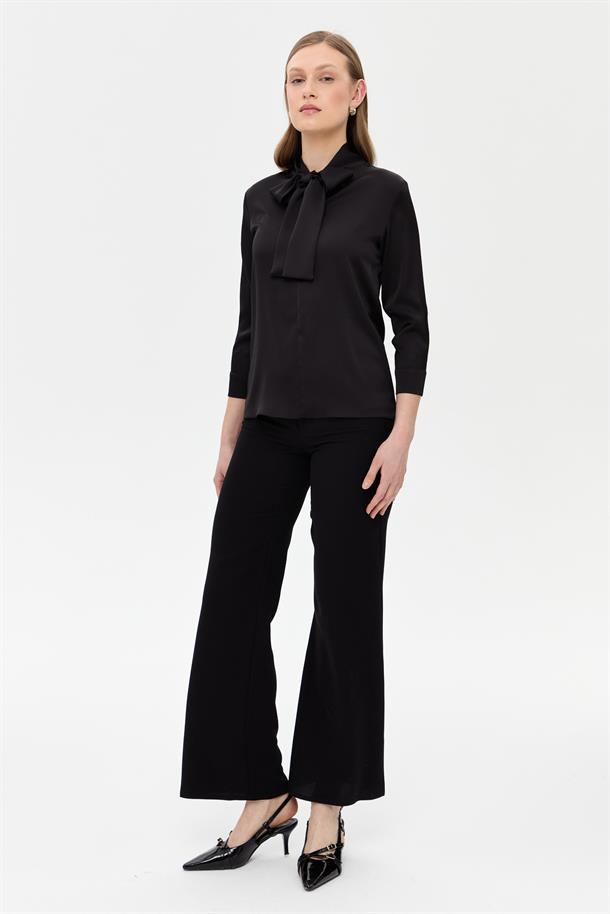 Yakası Fularlı Saten Gömlek-SİYAH