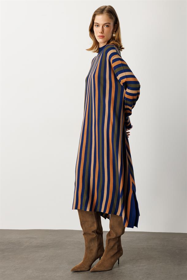 Yırtmaç Detay Çizgili Triko Elbise-LACI