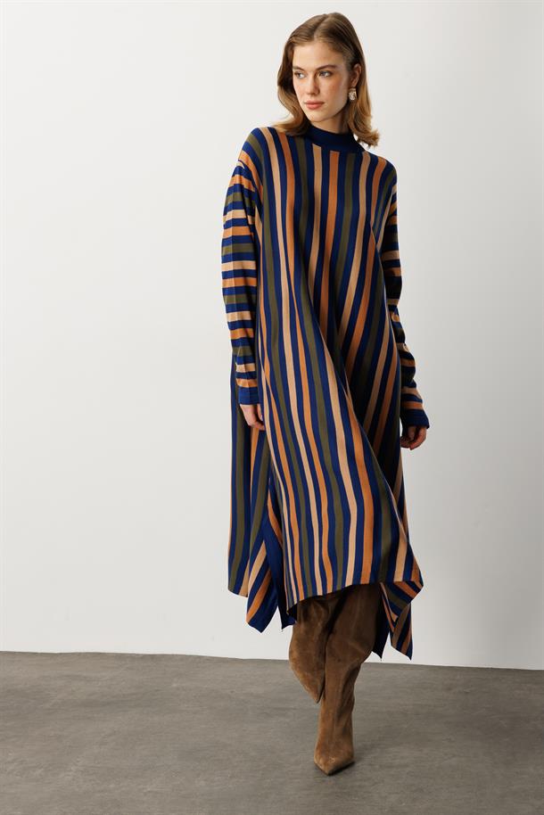 Yırtmaç Detay Çizgili Triko Elbise-LACI