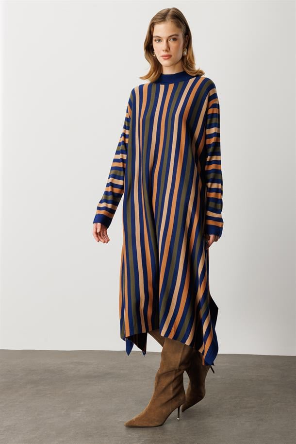 Yırtmaç Detay Çizgili Triko Elbise-LACI