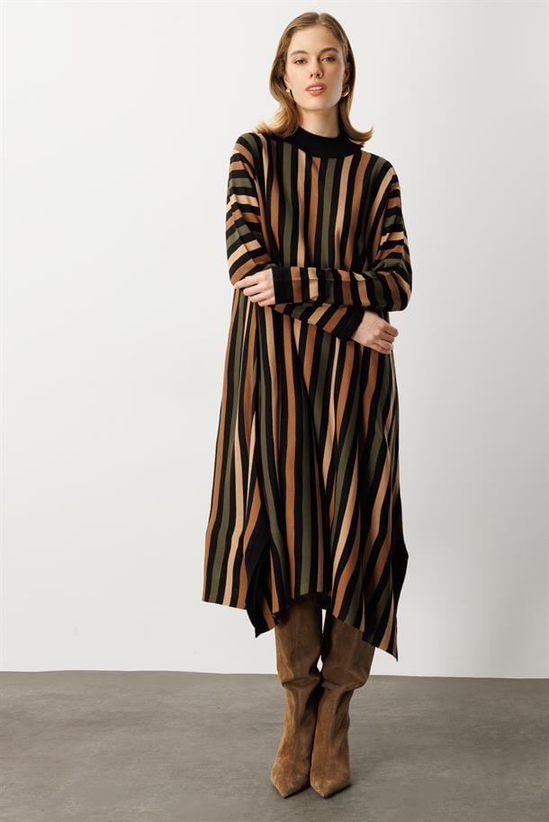 Yırtmaç Detay Çizgili Triko Elbise-SİYAH