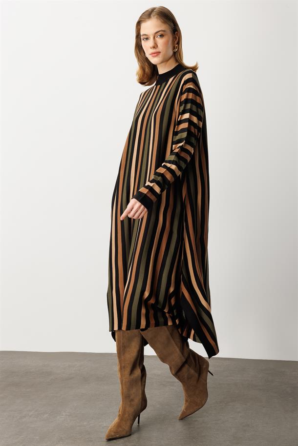 Yırtmaç Detay Çizgili Triko Elbise-SİYAH