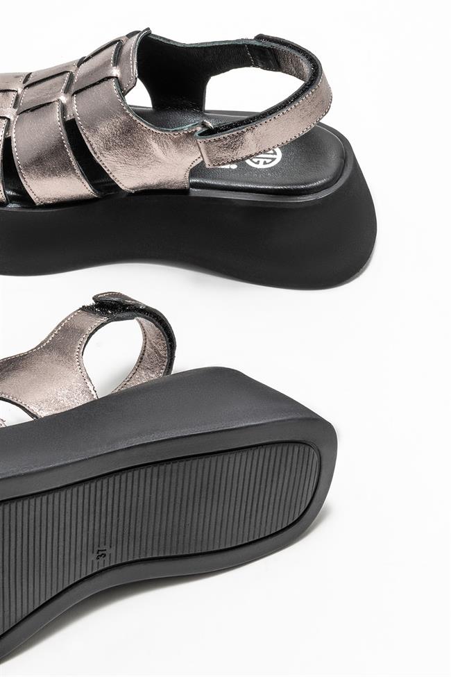 Platin Deri Kadın Dolgu Topuklu Sandalet