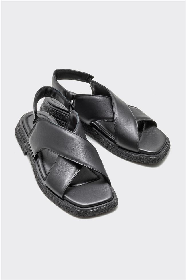 Siyah Deri Kadın Düz Sandalet