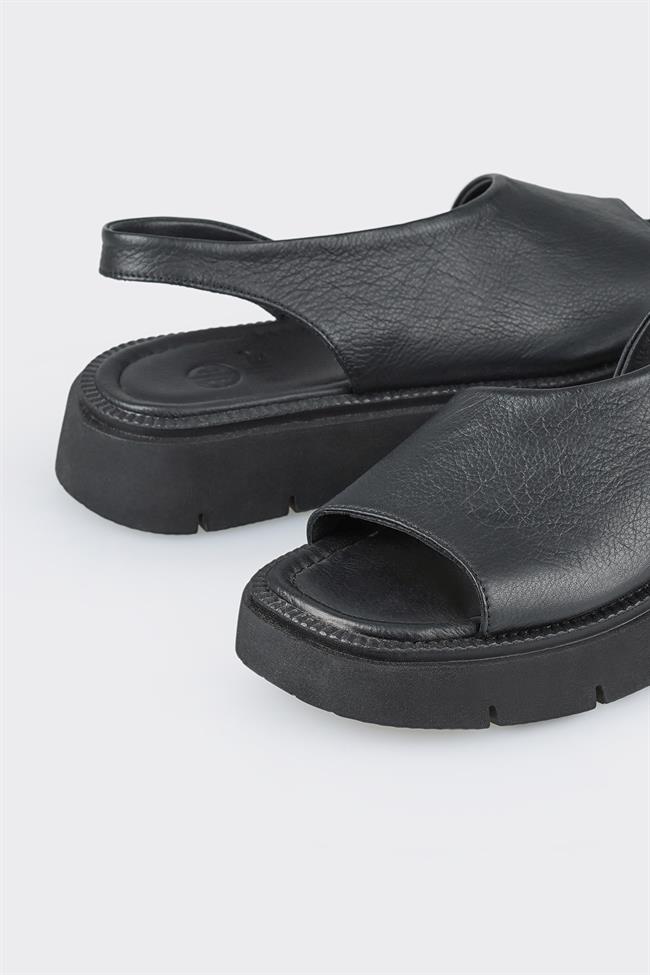 Siyah Deri Kadın Spor Sandalet