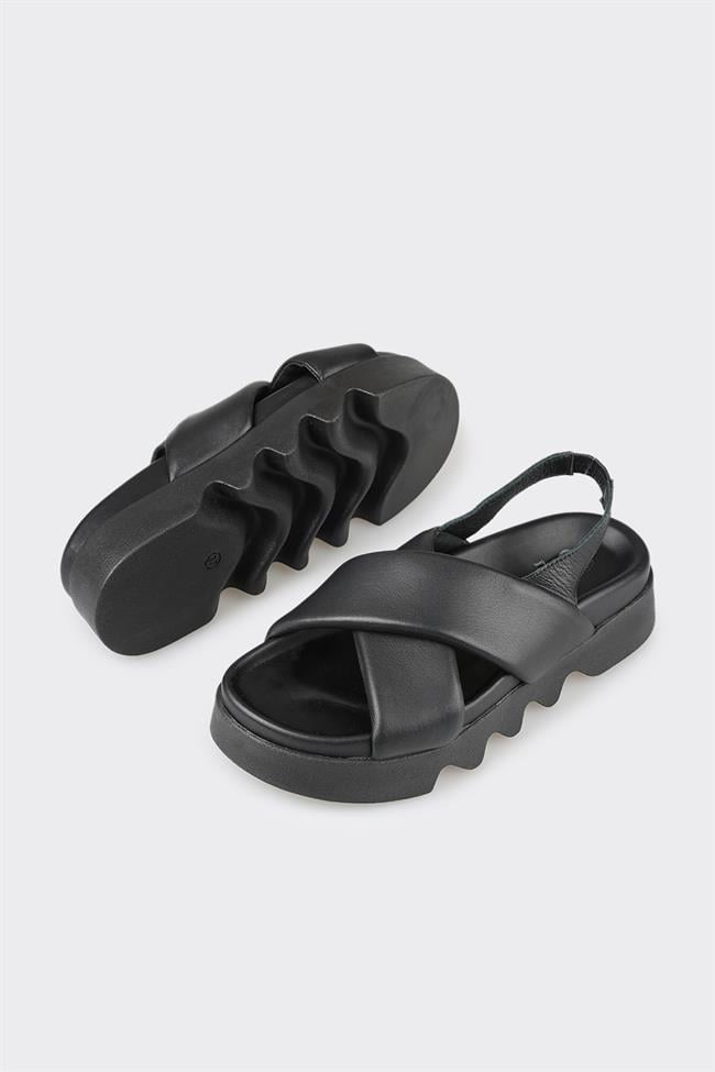 Siyah Deri Kadın Spor Sandalet