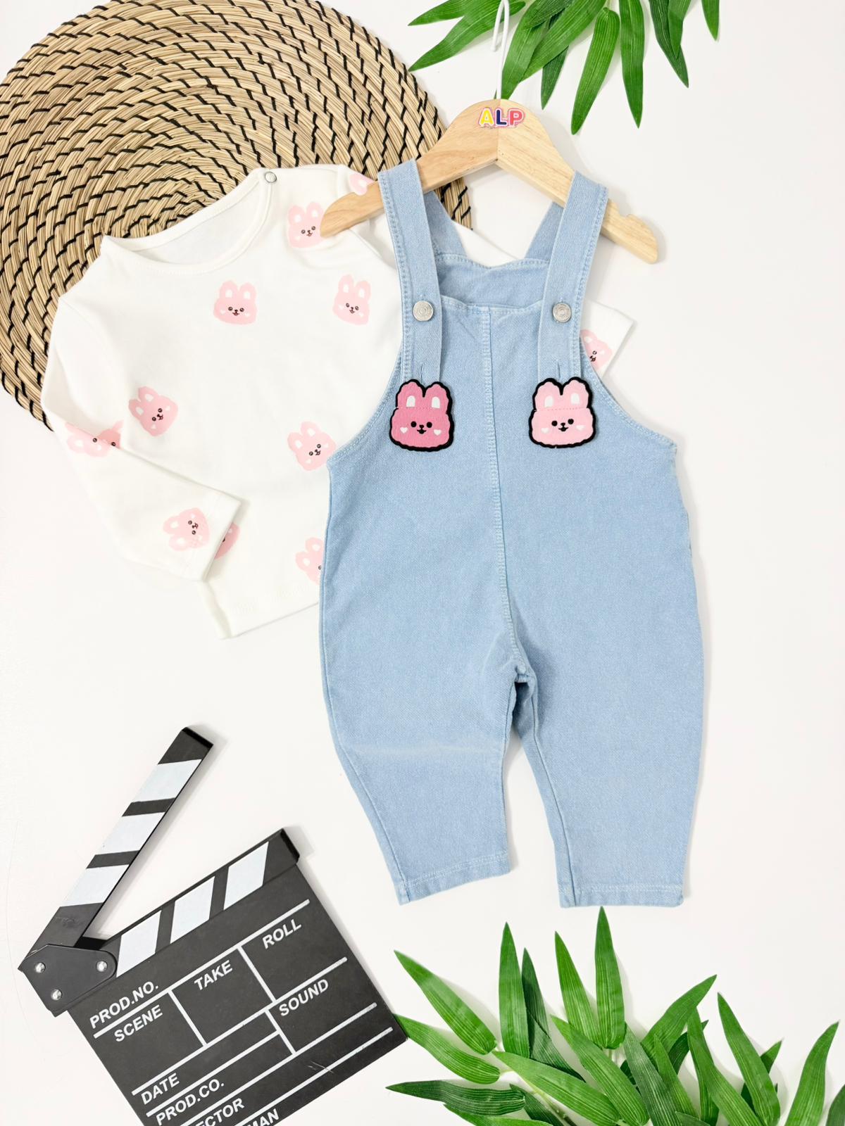 Şirin Tavşan  suratlar baskılı omuzdan çıtçıt badili mevsimlik kot kumaş 2 parça salopet set