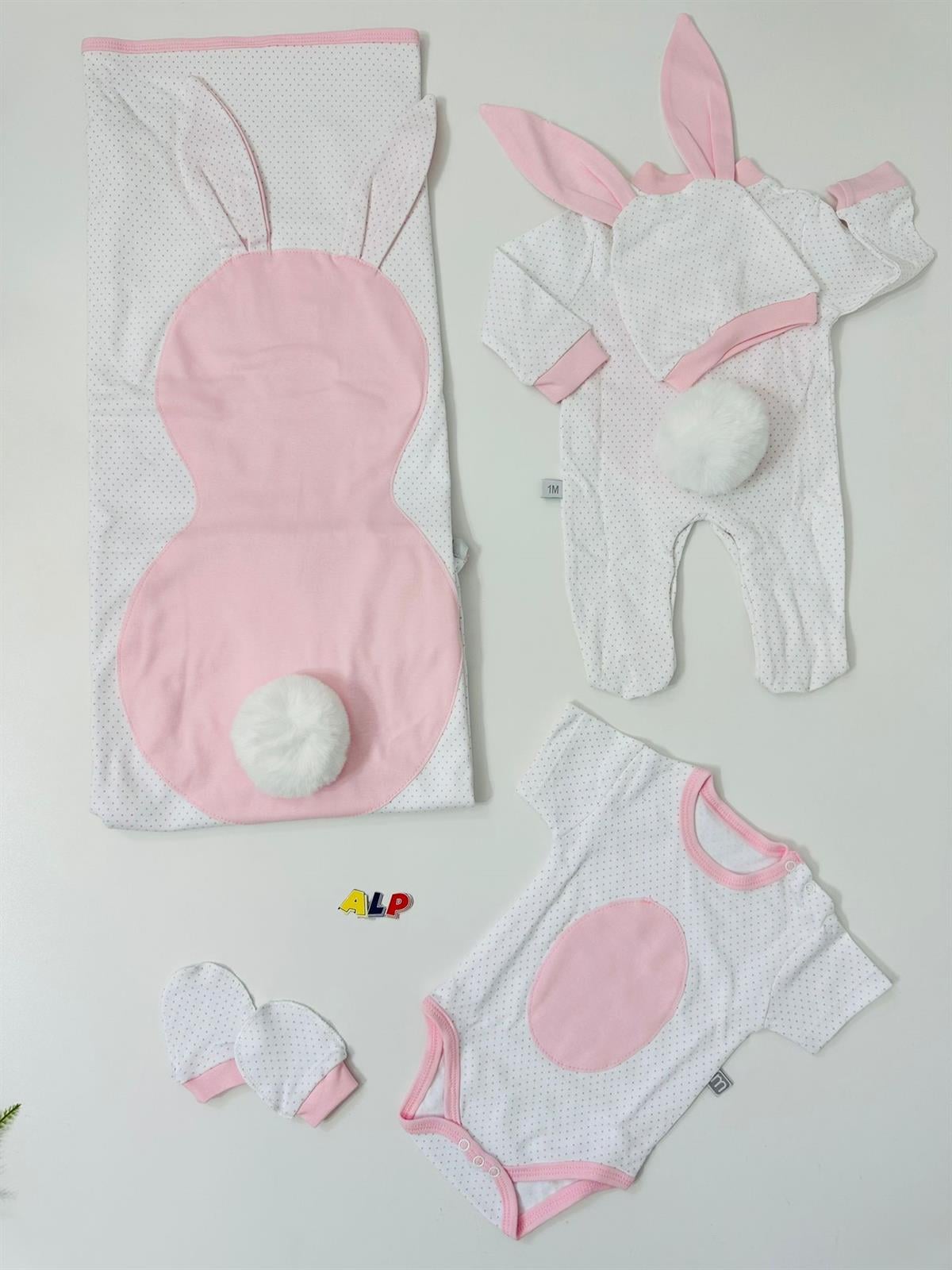 Rabbit ponponlu 5 parça hastane çıkışım seti beyaz