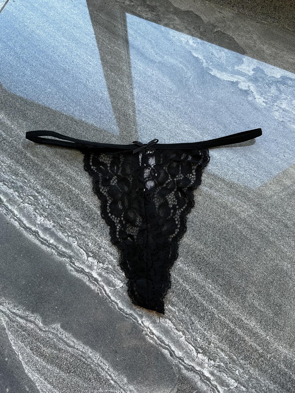 Dantelli Arka Ve Bel İpli Siyah Tanga