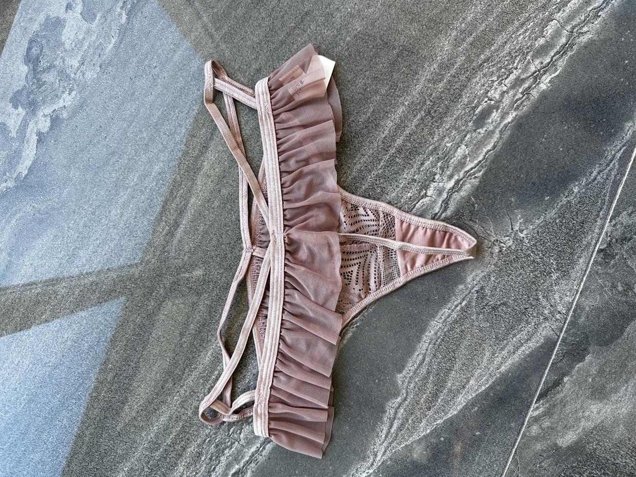 Dantelli İp Detaylı Transparan Tanga