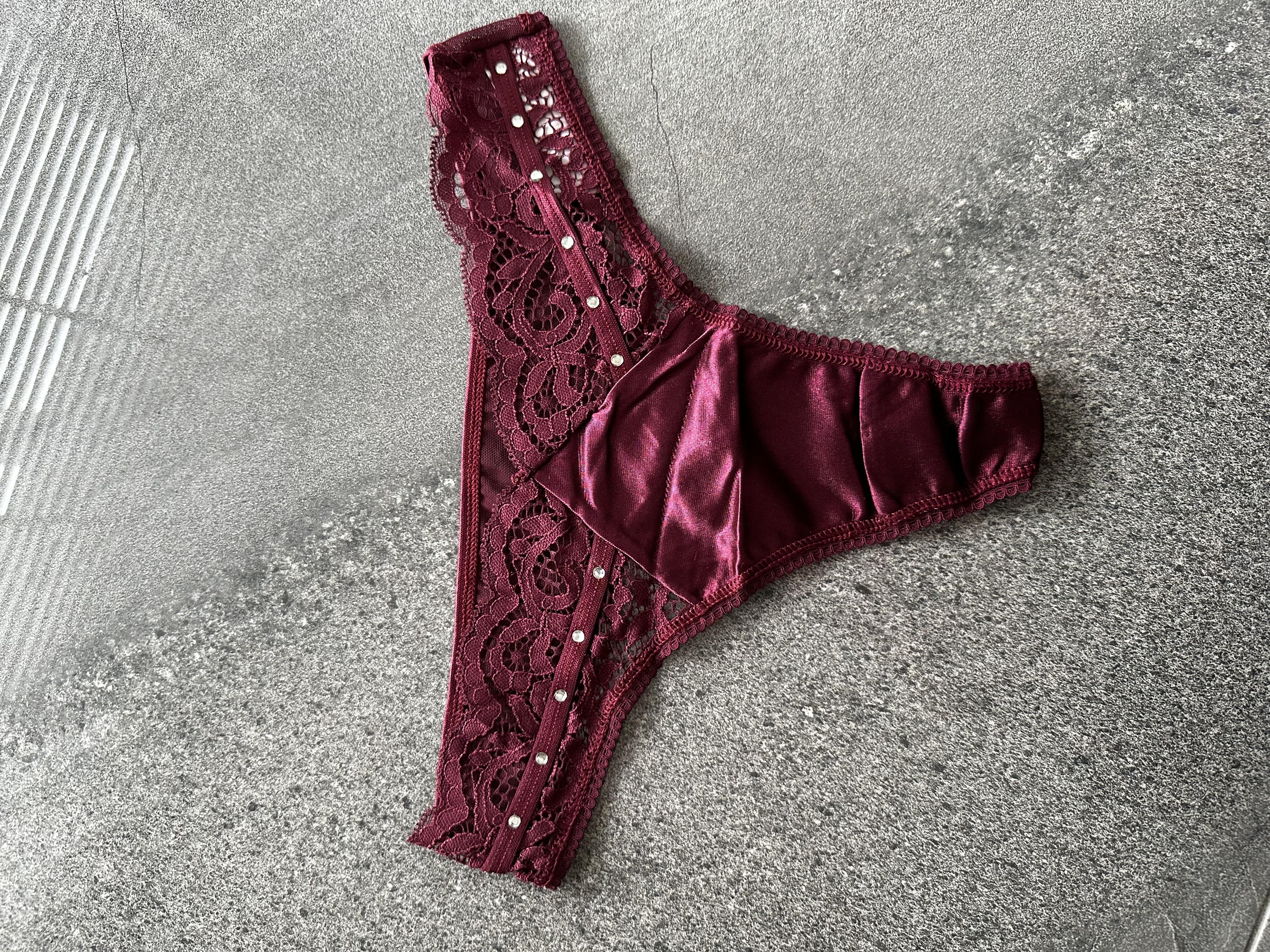 Dantelli Taşlı Bordo Tanga