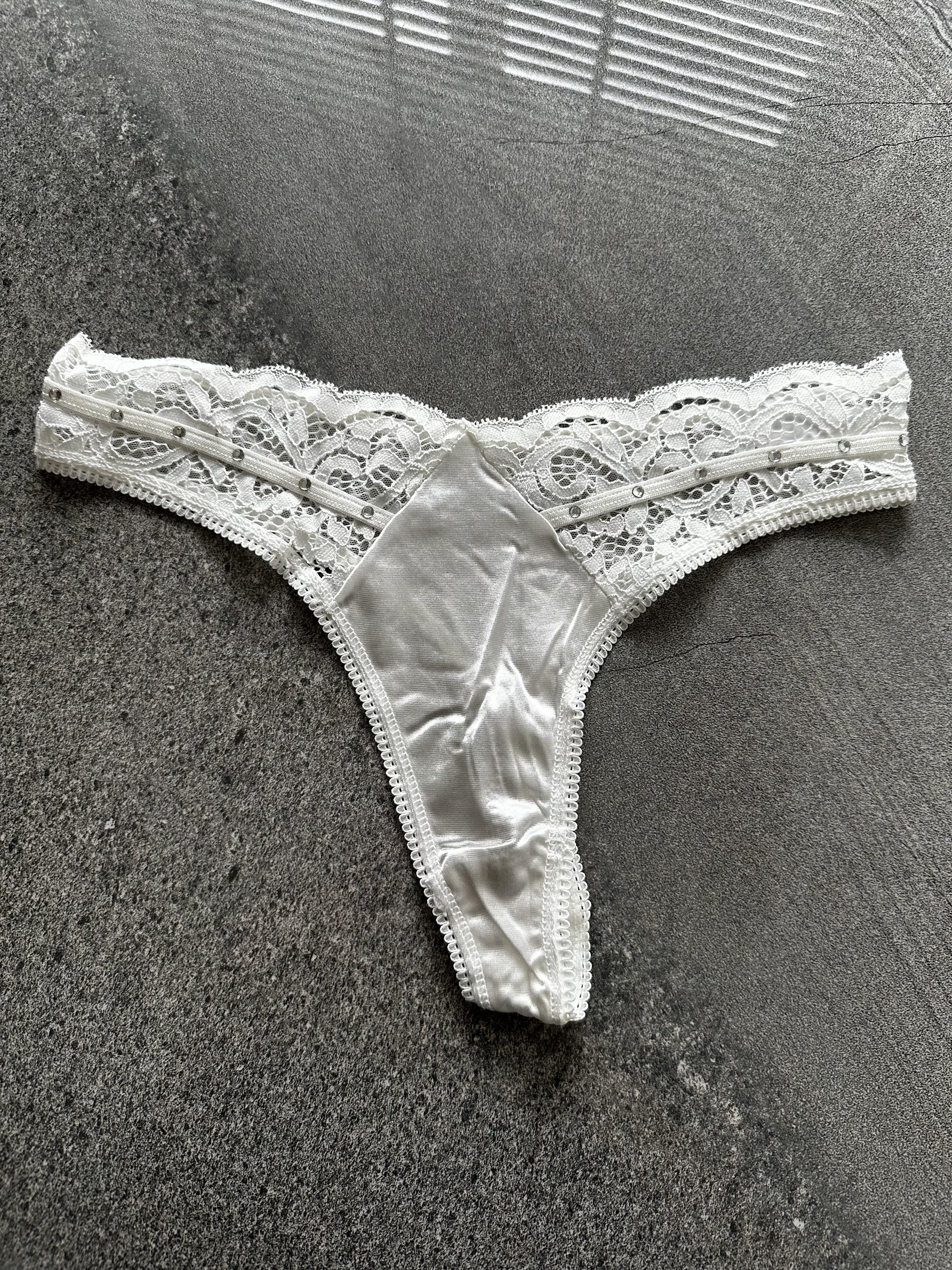 Dantelli Taşlı Ekru Tanga