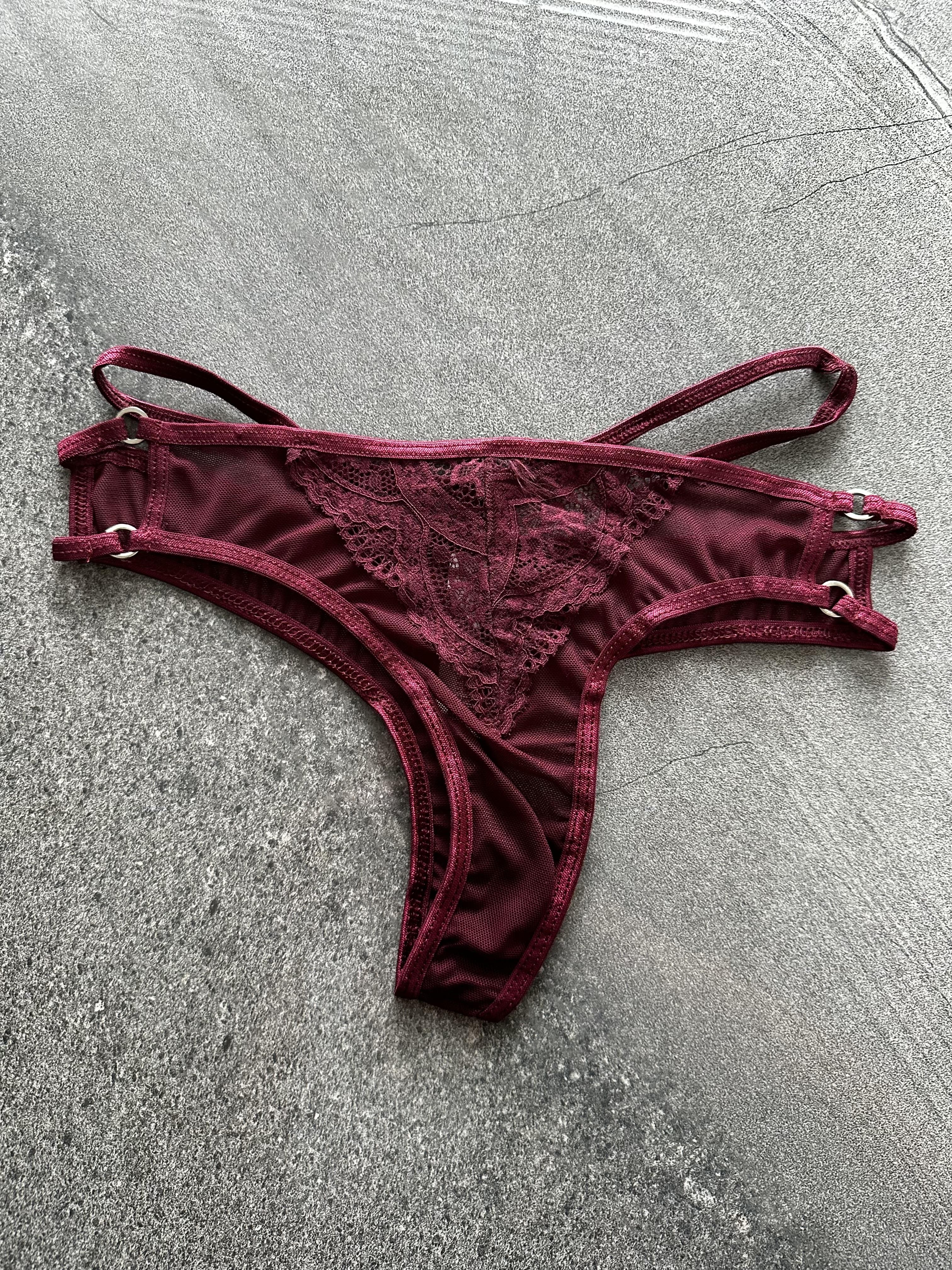 Halka Detaylı İpli Bordo Tanga 4776