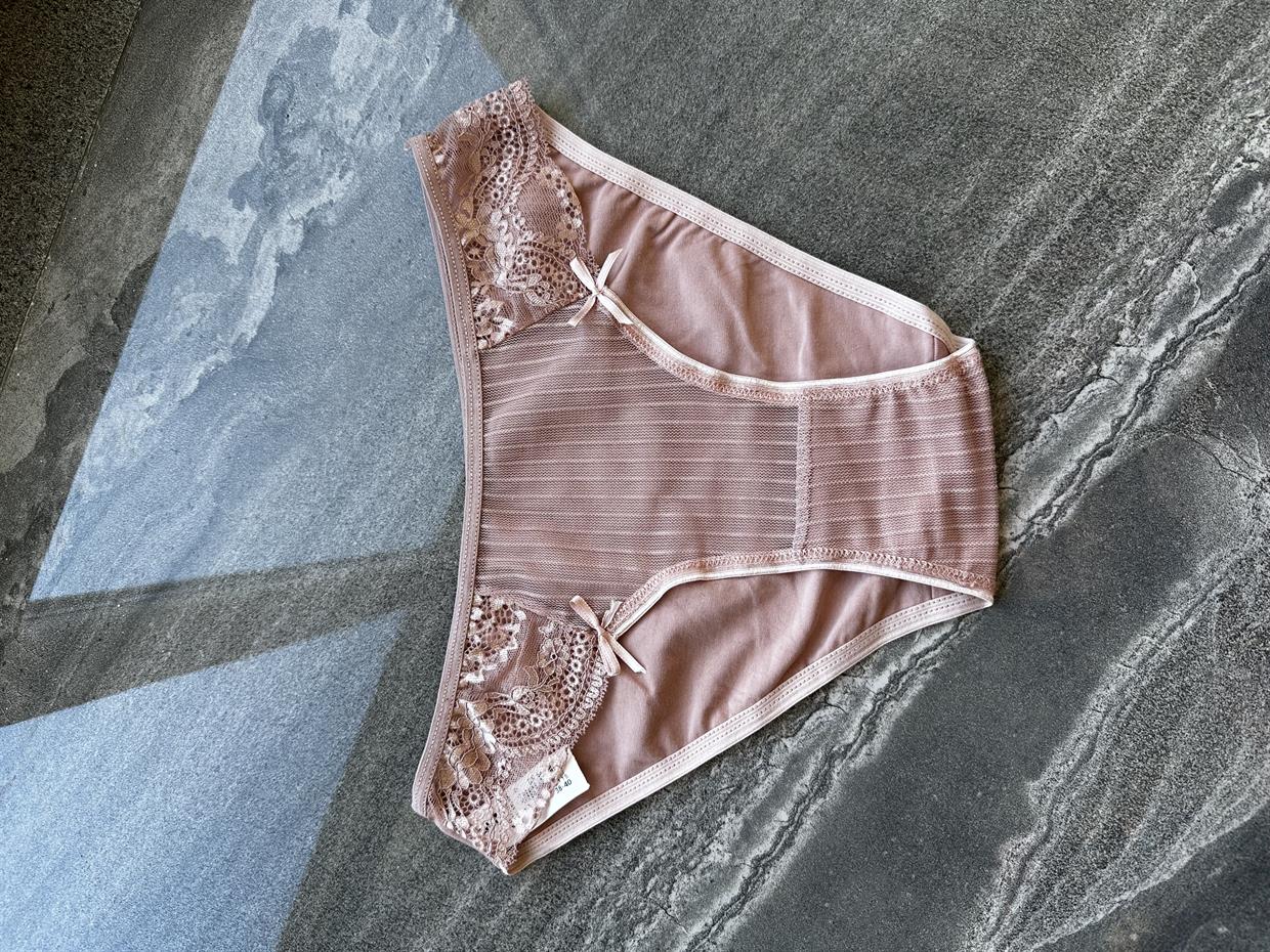 Ön Desenli Yan Tüllü Pudra Külot
