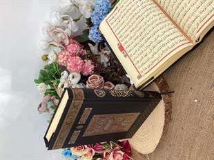 Medium Size Kaabe Figure Book cloth Bound Quran Al Kareem  