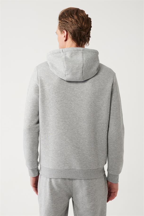 Gri Şardonlu Kumaş Kapüşonlu Yaka Piramit Baskılı Sweatshirt