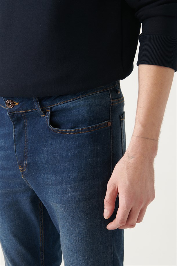 Kılçık Detaylı Eskitme Yıkamalı Esnek Jean