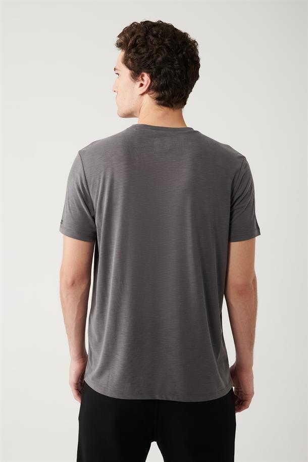 Koyu Gri Soft Touch Bisiklet Yaka Göğüsü Baskılı T-shirt