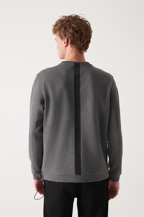 Paraşüt Kumaş Cep ve Yırtmaç Detaylı Sweatshirt