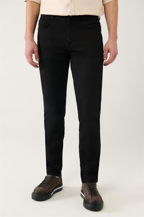Siyah Eskitme Yıkamalı Esnek Regular Fit Standart Kesim Jean Pantolon