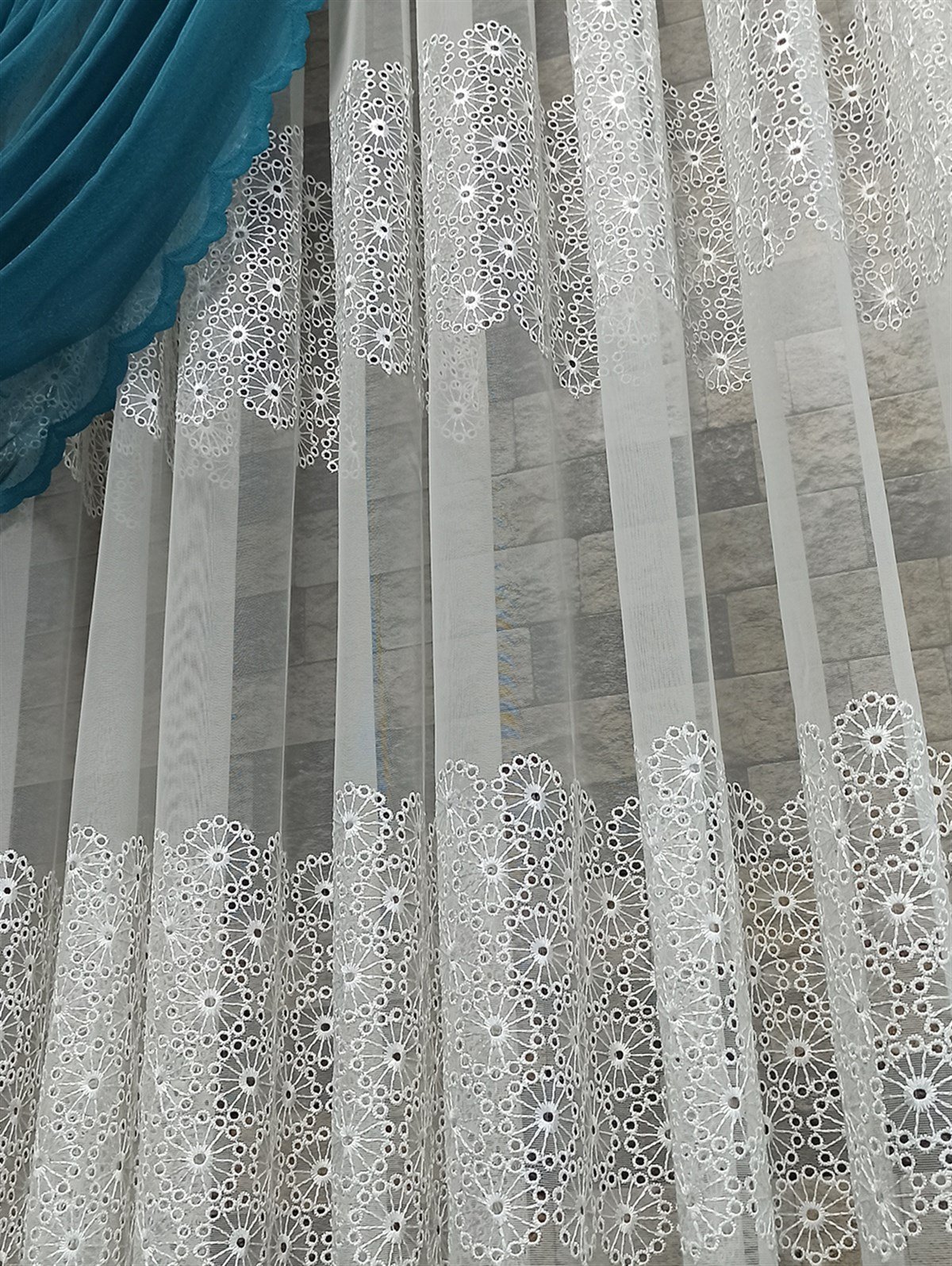 Tül PerdePİERRE CARDİNPİERRE CARDİN KARİZMA 02 BRODE TÜL PERDEHİLAL TEKSTİL VE DERİ ÜRÜNLERİ GIDA SAN. TİC. LTD. ŞTİ.PİERRE CARDİN KARİZMA 02 BRODE TÜL PERDE