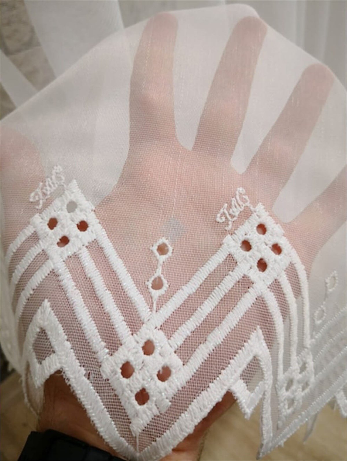 Tül PerdeTAÇ PERDE0001HİLAL TEKSTİL VE DERİ ÜRÜNLERİ GIDA SAN. TİC. LTD. ŞTİ.TAÇ TTM ZEMİN ETEK DESENLİ DÜZ TÜL PERDE - 14814