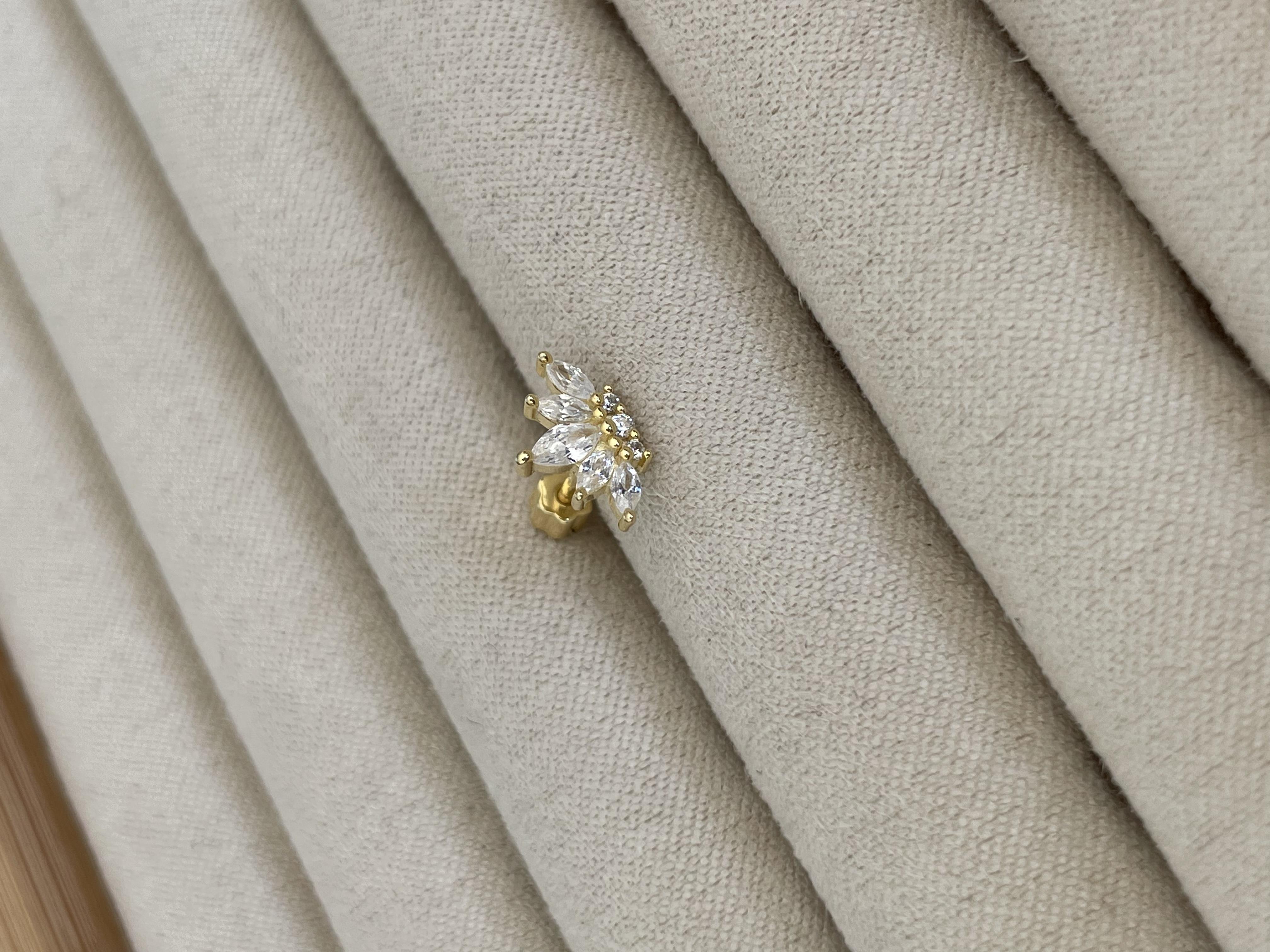 Beş Taşlı Lotus Piercing